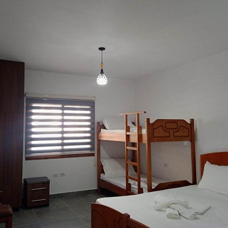 Villa Besnik, Rooms For Rent Vlore Ngoại thất bức ảnh