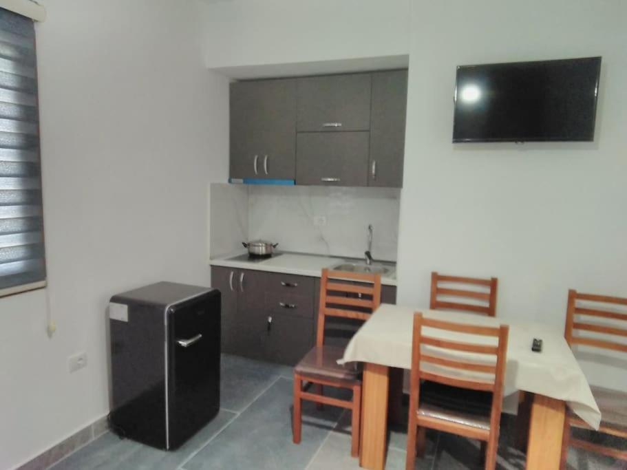 Villa Besnik, Rooms For Rent Vlore Ngoại thất bức ảnh