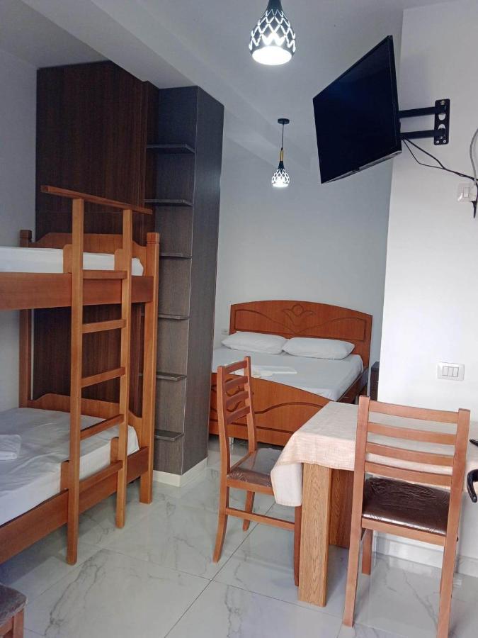 Villa Besnik, Rooms For Rent Vlore Ngoại thất bức ảnh