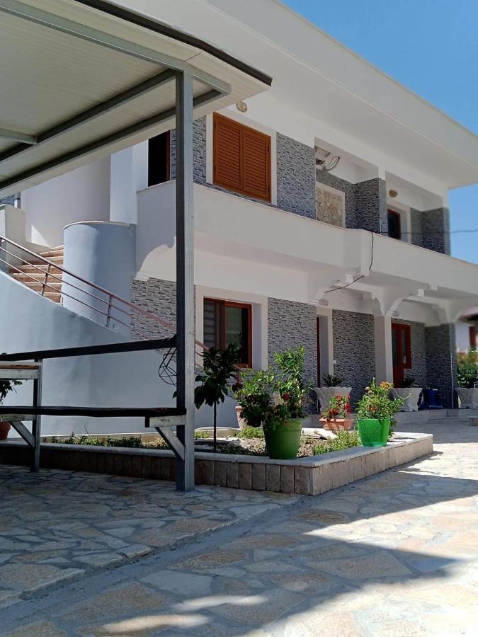 Villa Besnik, Rooms For Rent Vlore Ngoại thất bức ảnh