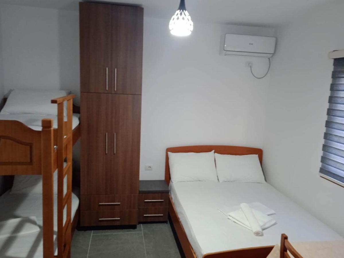 Villa Besnik, Rooms For Rent Vlore Ngoại thất bức ảnh