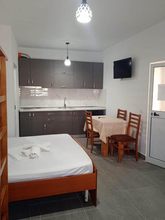 Villa Besnik, Rooms For Rent Vlore Ngoại thất bức ảnh